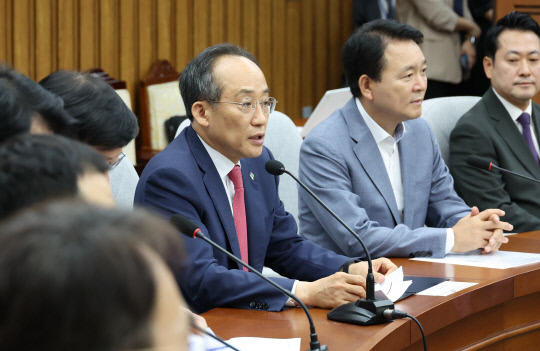 국민의힘 추경호 원내대표가 4일 국회에서 열린 원내대책회의에서 발언하고 있다. 연합뉴스