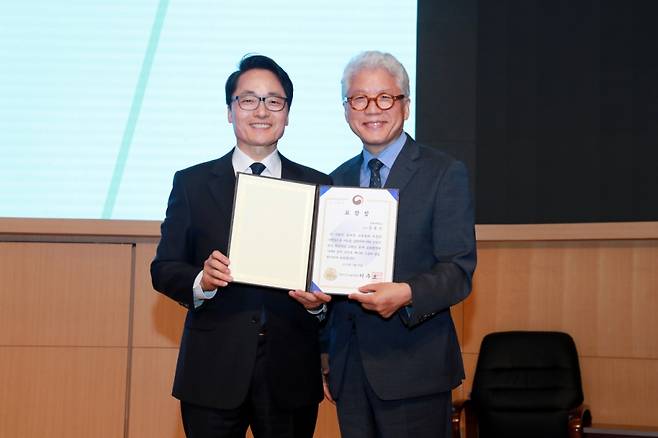 김용선 삼육대 부총장(오른쪽)과 제해종 총장./사진제공=삼육대