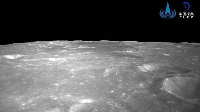 창어 6호 카메라에 촬영된 달 뒷면 사진
