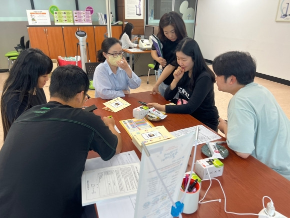 양평군은 정보통신기술(ICT)을 이용해 주민 스스로 건강을 관리할 수 있도록 돕는 모바일 헬스케어 사업을 시작한다. 양평군 제공