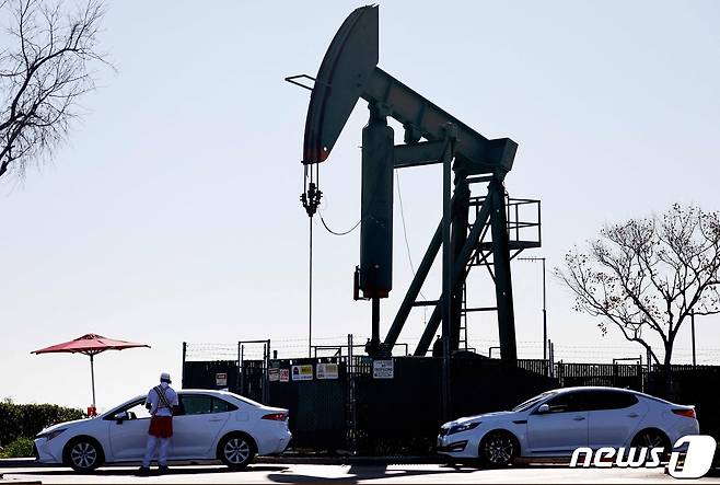 미국 캘리포니아주 시그널힐에서 석유 시추 시설이 가동되고 있다. 2023.2.9. ⓒ AFP=뉴스1 ⓒ News1 김성식 기자