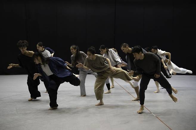 Dancers rehearse a scene from “Init.” (Korea National Contemporary Dance Company)