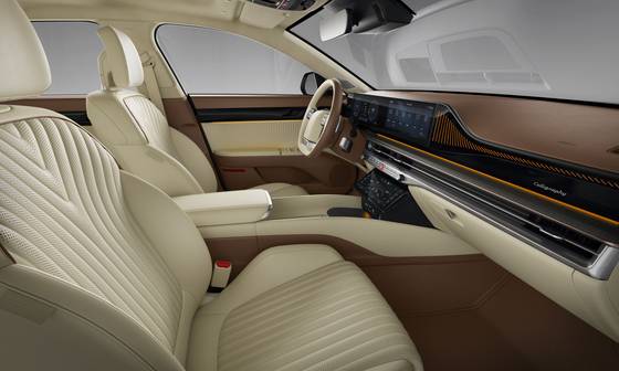 The interior of the latest Grandeur sedan. [HYUNDAI MOTOR]