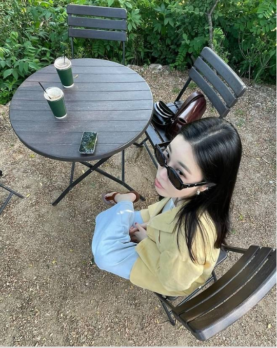 이해리가 검은색 선글라스로 스타일에 포인트를 줬다.사진=이해리 SNS