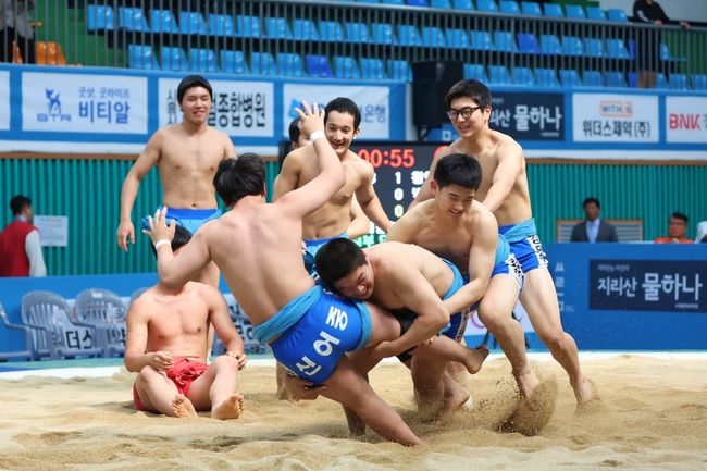 신어중이 제20회 대회에 이어 ‘제21회 학산김성률장사배 전국장사씨름대회’에서 중등부 단체전 우승을 차지했다. / 대한씨름협회