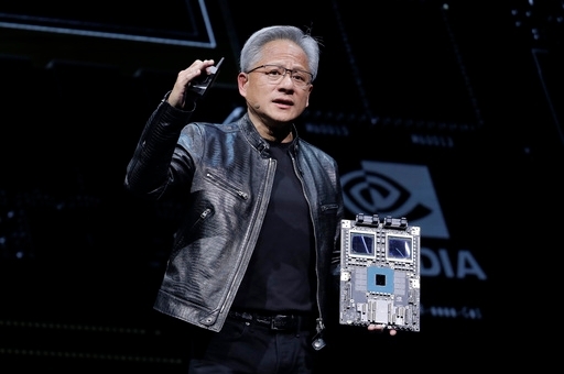젠슨 황 엔비디아 CEO가 2일 열린 2024 타이베이 국제 정보기술 박람회 기조연설에서 AI의 미래에 대해 설명하고 있다. AP·연합뉴스
