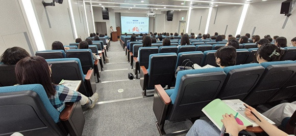 구미교육지원청이 학교 감염병 위기대응 모의훈련 연수를 하고 있다. [사진=구미교육지원청]