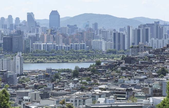 그랜드하얏트호텔_서울에서 바라본_서울 시내. 서울 아파트 값이 다시 상승 조짐을 보이고 있다. 사진=한국경제신문