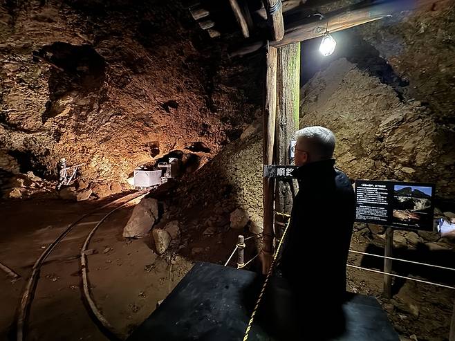 지난해 12월 사도광산을 찾은 윤덕민 주일대사 [주일대사관]