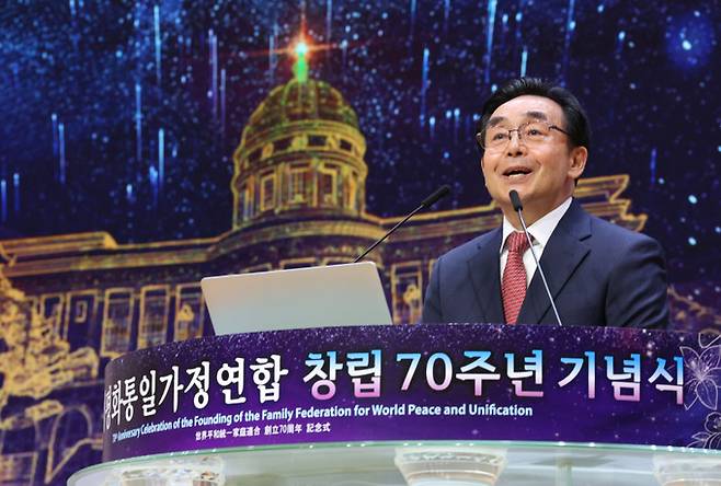 6일 경기 가평 HJ천주천보수련원에서 열린 세계평화통일가정연합 창립 70주년 기념식에서 송용천 세계회장이 기념사를 하고 있다. 가평=남정탁 기자