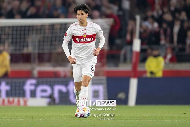 ▲ 영국 매체 ‘더 선’은 6일(한국시간) “토트넘 홋스퍼는 일본 대표팀의 센터백인 이토 히로키를 주시하고 있다”라고 전했다. 이어서 매체는 ‘히로키는 최대 2,500만 파운드(약 438억 원)의 바이아웃 조항을 갖고 있다“라고 덧붙였다. 일본 국가대표팀의 왼발 센터백인 히로키는 2018년 J리그의 주빌로 이와타를 통해 프로 데뷔했다. 이어서 2021년 독일 슈투트가르트로 임대를 떠나 유럽에 진출한 뒤, 완전 이적에 성공했다. 그는 현재까지 슈투트가르트에서 활약 중이다.