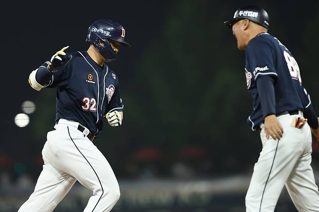 김재환은 6일 창원 NC파크에서 열린 '2024 신한 SOL Bank KBO 리그' NC와 주중 3연전 마지막 경기에서 5번 지명타자로 선발 출전. 7회초 도망가는 3점 홈런을 터트려 팀 승리에 힘을 보탰다. 두산 베어스