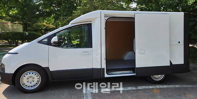 현대차 ST1. 적재함 측면 도어를 연 모습. (사진=이데일리 이다원 기자)