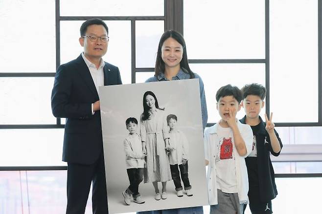 한국경제인협회가 국가보훈부, 한화에어로스페이스 등과 함께 순직 공무원 유족들을 위한 보훈 사업인 '우리, 함께' 프로젝트를 시작한다.ⓒ한경협