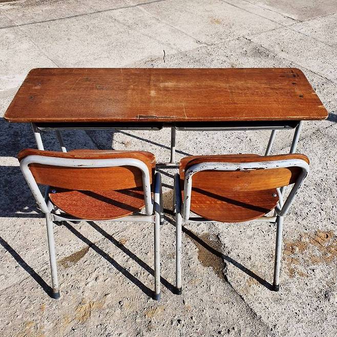 학교 다닐 때 책상 무슨 스타일이었음?