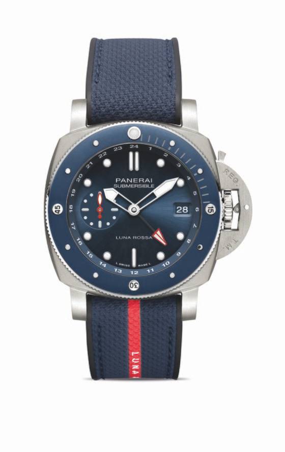 두 곳의 시간을 동시에 알 수 있는 GMT 기능을 탑재한 섭머저블 GMT 루나 로사 티타니오. [사진 파네라이]