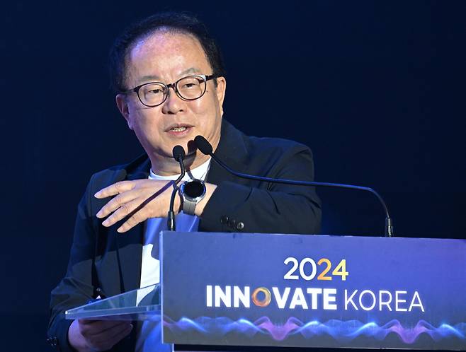 Oh Jun-ho, founder of Rainbow Robotics and a former mechanical engineering professor at the Korea Advanced Institute of Science and Technology, speaks at Innovate Korea 2024 held at the KAIST Lyu Keun-chul Sports Complex in Daejeon on Wednesday. (Im Se-jun/The Korea Herald)