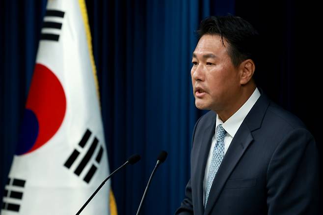 Kim Tae-hyo, first deputy director of the National Security Office, speaks at a press briefing Friday. (Yonhap)