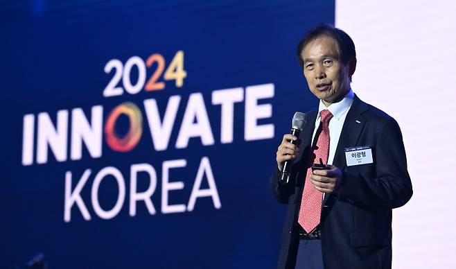 이광형 KAIST 총장이 ‘이노베이트 코리아 2024’에서 ‘미래의 기원, 카이스트의 전략’ 주제로 강연하고 있다. 대전=임세준 기자