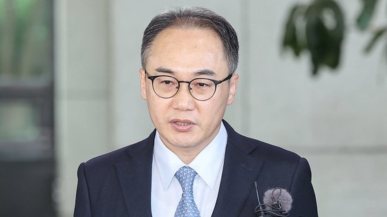 이원석 검찰총장은 지난 3일 퇴근길에 기자들과 만나 김건희 여사 수사와 관련 "성역은 없다"는 점을 강조했다. 뉴스1