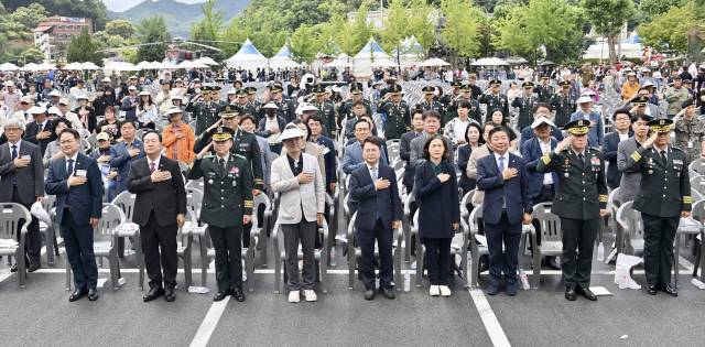 ▲ ‘제74주년 춘천지구전투 전승행사’가 8일 시민참여 형태로 춘천 수변공원 일대에서 진행됐다. 유희태