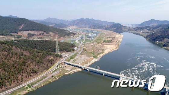 한국수자원공사 창녕·함안보 하류 낙동강이 흐르고 있다. ⓒ News1 이철우 기자