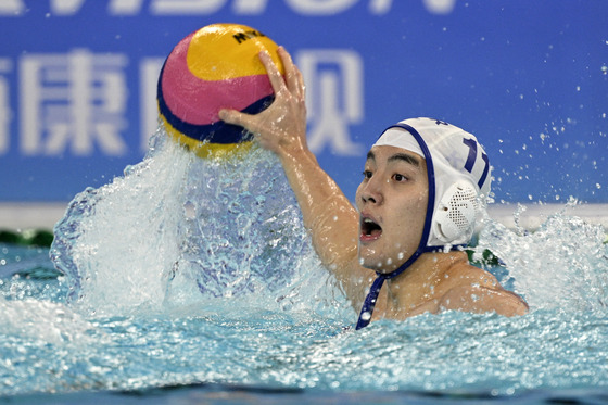 Korea's Kim Chan-soo is in action during a men's preliminary round Group A match against China at the 2022 Hangzhou Asian Games on Oct. 3, 2023. [REUTERS/YONHAP]