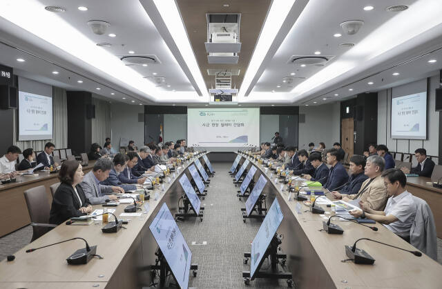 시흥에서 열린 ‘서·동부 SOC 대개발 구상 현장 릴레이 간담회’ 모습. 경기도 제공