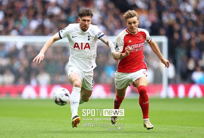 ▲&nbsp;축구 매체 '포포투'는 8일(한국시간) "주제 무리뉴 페네르바체 감독이 호이비에르와 재회를 원하고 있다"라고 보도했다.&nbsp;이어 "호이비에르는 시즌 내내 엔지 포스테코글루 감독 체제에 잘 맞지 않았다. 이적 루머에 계속 이름을 올리는 이유다"라고 덧붙였다.&nbsp;또한 "호이비에르는 2020년 여름 무리뉴 감독에 의해 토트넘으로 이적했다. 튀르키예 매체에 따르면 무리뉴 감독은 페네르바체에서 호이비에르와 다시 만나길 원한다"라고 전했다.