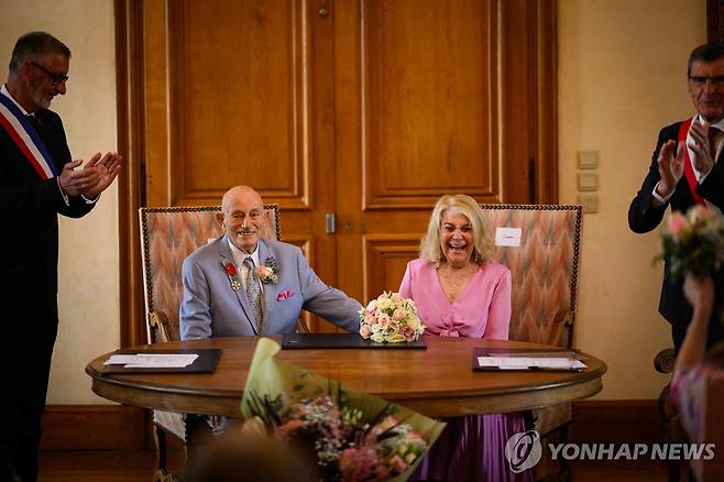 결혼식 올린 참전용사 [AFP=연합뉴스]