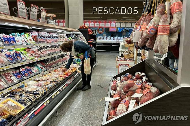 아르헨티나 대형 마트에서 장을 보는 시민 [AFP 연합뉴스 자료사진. 재판매 및 DB 금지]