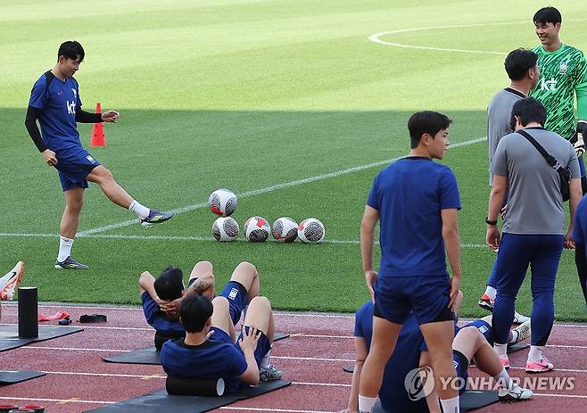 중국전 준비하는 한국 축구 (고양=연합뉴스) 한상균 기자 = 손흥민 등 한국 축구 대표팀이 9일 고양종합운동장에서 훈련하고 있다. 대표팀은 11일 서울월드컵경기장에서 중국과 북중미 월드컵 2차 예선 최종전을 치른다. 2024.6.9 xyz@yna.co.kr