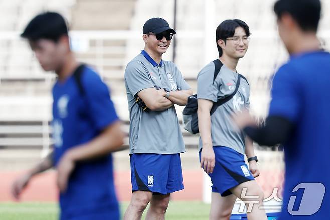 김도훈 대한민국 축구 국가대표팀 임시 감독이 10일 오후 경기 고양시 고양종합운동장에서 북중미 월드컵 2차 예선 중국과의 경기를 하루 앞두고 훈련을 지도하고 있다. 2024.6.10/뉴스1 ⓒ News1 민경석 기자