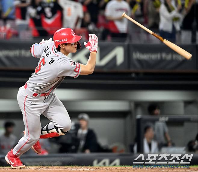 5일 광주KIA챔피언스필드에서 열린 롯데와 KIA의 경기, 8회말 무사 2루 KIA 김도영이 1타점 적시타를 치고 있다. 광주=허상욱 기자wook@sportschosun.com/2024.06.05/