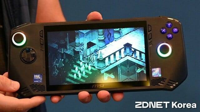 MSI가 개발한 휴대용 게임PC '클로 A1M'. (사진=지디넷코리아)