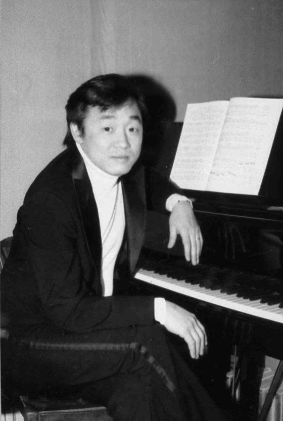 젊은 시절의 백건우. 그는 15세에 미국으로 건너갔고 20대 초반에 유럽으로 거처를 옮겼다. [중앙포토]