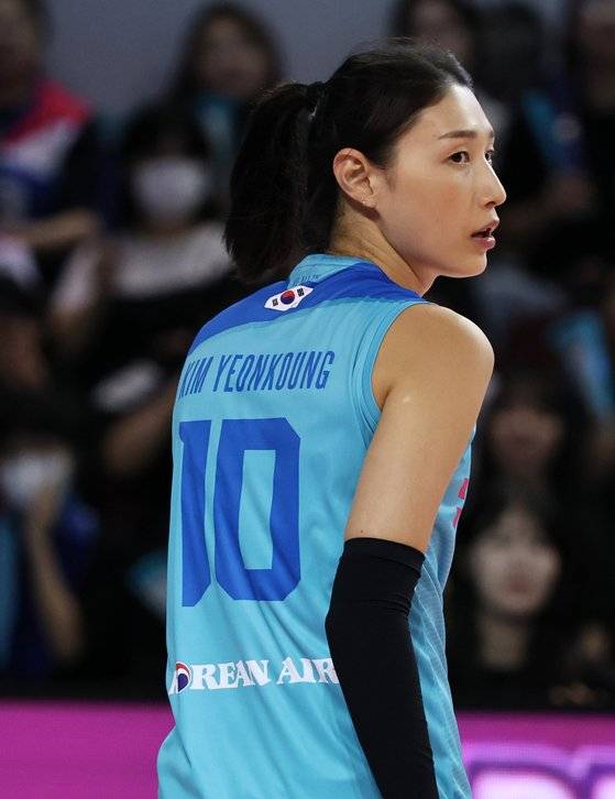 9일 열린 세계 여자배구 올스타전에 나선 김연경. 마지막으로 태극마크를 달고 코트를 누빈 경기였다. 선수 개인의 국가대표 은퇴 경기가 열린 건 남녀 배구를 통틀어 최초다. [뉴스1]