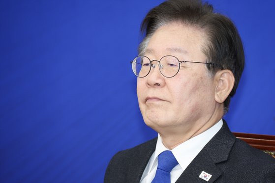 이재명 더불어민주당 대표가 7일 오전 서울 여의도 국회에서 열린 최고위 회의에 참석해 생각에 잠겨 있다. 전민규 기자