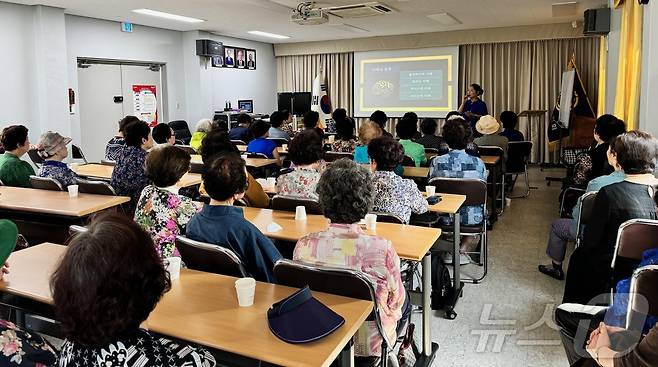 대한노인회 계룡지회에서 진행된 치매 관련 특강 모습. (계룡시 제공) /뉴스1