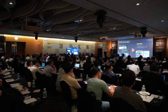 11일 오후 서울 강남구 인터컨티넨탈 서울 코엑스에서 열린 '2024 한글과컴퓨터 AI 세미나' 행사장 전경. [사진=한글과컴퓨터]