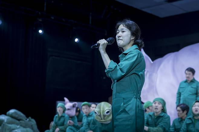 A scene from "Hwal Hwa San" (National Theater Company of Korea)