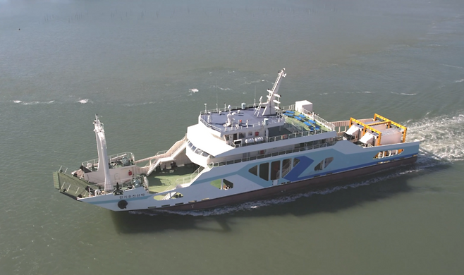 전기추진 차도선이 실증 운항을 진행하고 있다. [사진=해양수산과학기술진흥원]