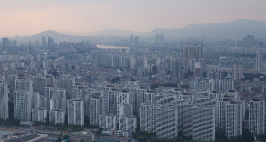 서울 상공에서 바라본 서울 시내 아파트. 뉴시스