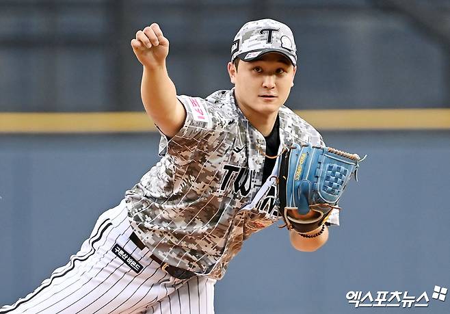 최원태는 11일 대구 삼성라이온즈파크에서 열릴 '2024 신한 SOL Bank KBO 리그' 삼성과 주중 3연전 첫 경기를 앞두고 선발 등판할 예정이었으나 옆구리 통증으로 휴식할 계획이다.LG는 올해 28경기에서 불펜으로만 던졌던 김유영을 대체 선발로 급하게 올린다. 엑스포츠뉴스 DB