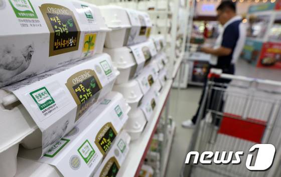 서울의 한 대형마트 매대에 동물복지 인증을 받은 달걀이 진열돼 있다.  (사진은 기사 내용과 무관함) 뉴스1 ⓒ News1 구윤성 기자