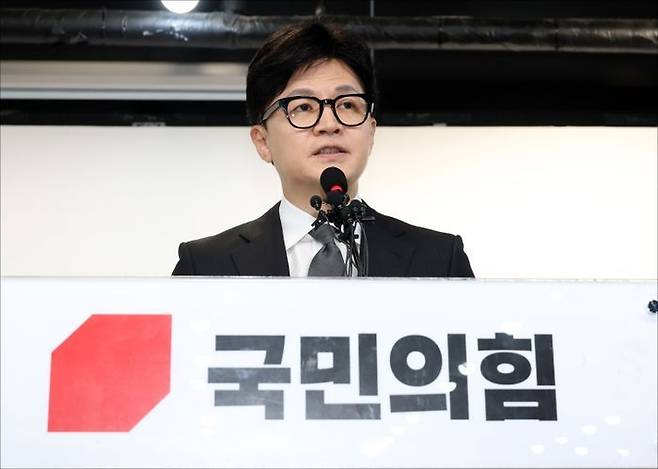 한동훈 국민의힘 전 비상대책위원장이 4·10 총선 참패 이튿날인 지난 4월 11일 서울 여의도 중앙당사에서 비대위원장 사퇴 의사를 밝히고 있다. ⓒ데일리안 홍금표 기자
