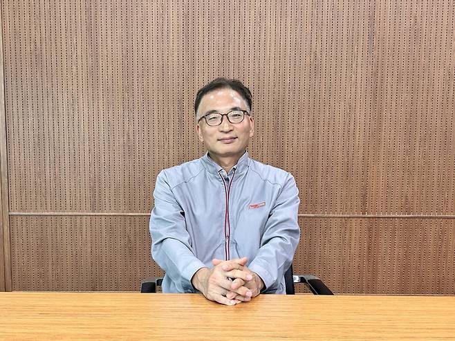 곽광훈 금호석유화학 중앙연구소 고무연구담당 상무가 지난 11일 대전 유성구 금호석화 중앙연구소에서 헤럴드경제와 인터뷰하고 있다. [김은희 기자]