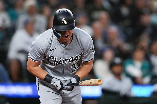 시카고 화이트삭스 개빈 시츠가 12일(한국시간) 홈 시애틀전 9회말 외야 뜬공으로 아웃되고 소리 치며 화를 내고 있다. AP연합뉴스