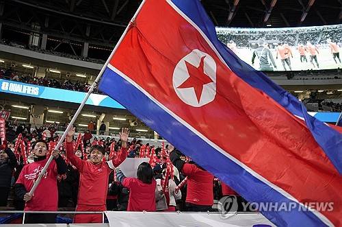 북한 남자축구대표팀이 11일 동남아 라오스 비엔티안 국립경기장에서 열린 2026 월드컵 아시아 2차예선 미얀마와의 최종전에서 4-1 대승을 거두면서 3차예선 진출을 확정지었다. 북한은 지난 3월 일본과의 평양 홈 경기를 전격 취소하면서 몰수패를 당하고 탈락 위기에 몰렸으나 이번 달 2연전을 모두 이긴 끝에 극적으로 생환, 월드컵 본선 진출을 바라보게 됐다. 북한은 조추첨 결과에 따라 한국과 2경기를 치를 수도 있게 됐다. 연합뉴스