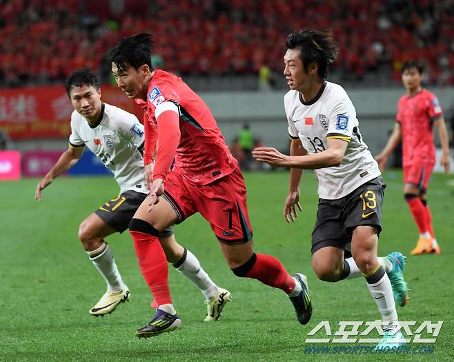 11일 서울월드컵경기장에서 열린 2026 FIFA 북중미 월드컵 2차 예선 대한민국과 중국의 경기. 손흥민이 돌파를 시도하고 있다. 상암=박재만 기자 pjm@sportschosun.com/2024.06.11/